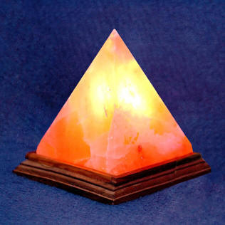 Солевая лампа «Пирамида XL» весом около 3 кг