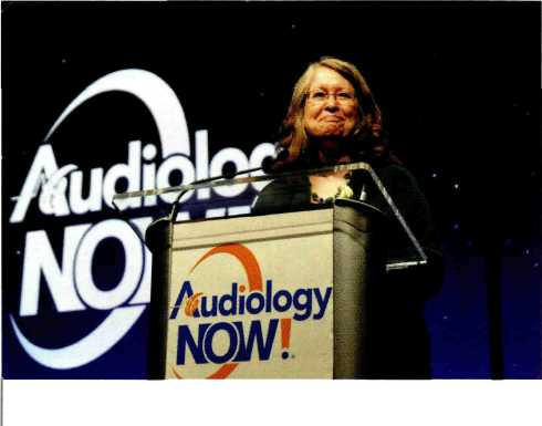  Кристина Инглиш, президент American Academy of Audiology, на открытии конгресса.   